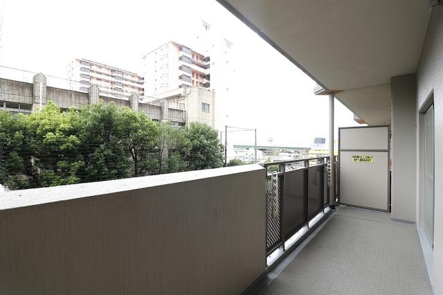 バルコニー  写真撮影日：2025-11-01