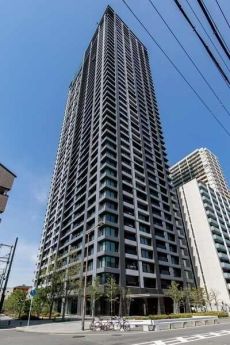 地上44階建、42階部分。スカイラウンジやパーティールームなど、充実した共用施設がございます。