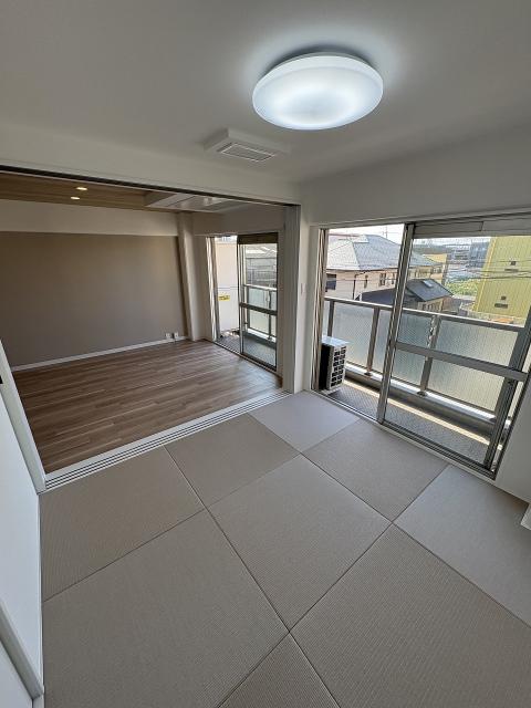 リビング以外の居室  写真撮影日：2025-11-08