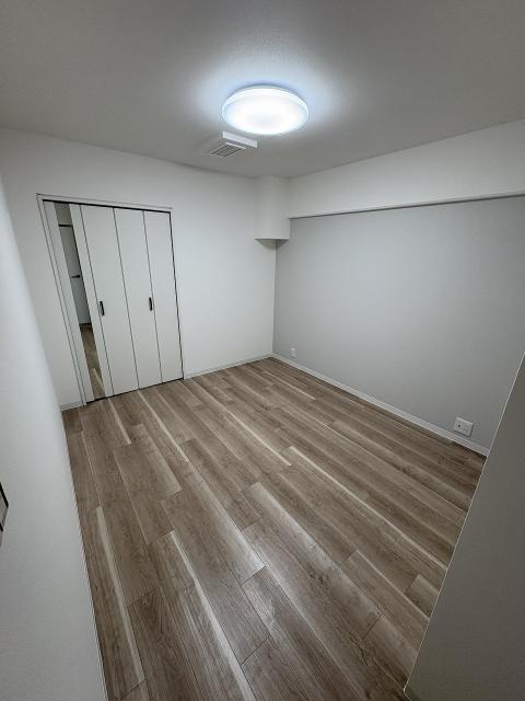 リビング以外の居室  写真撮影日：2025-11-08