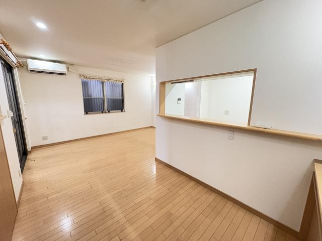 リビング  写真撮影日：2025-11-10