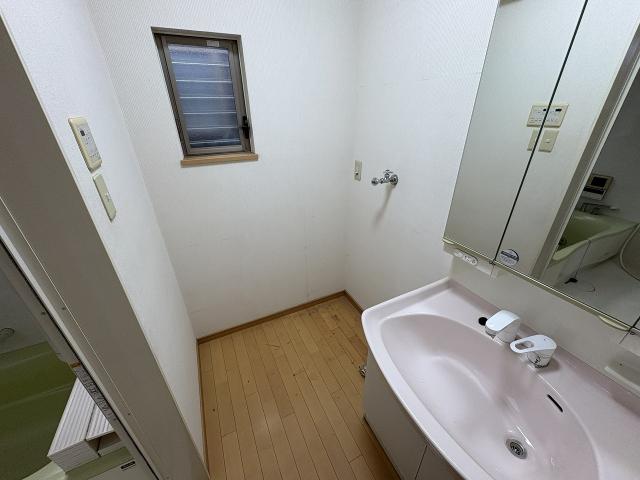 洗面台・洗面所  写真撮影日：2025-11-10