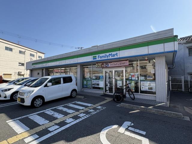 ファミリーマート東大阪菱屋東店 670m 写真撮影日：2025-11-10