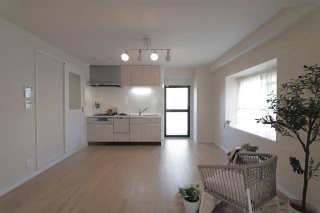 リビング  写真撮影日：2025-11-15