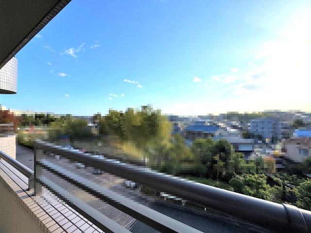 住戸からの眺望写真  写真撮影日：2025-11-16