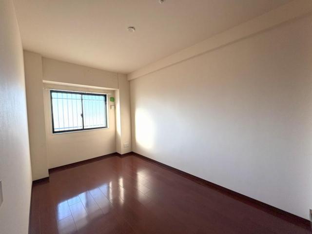 リビング以外の居室  写真撮影日：2025-11-16