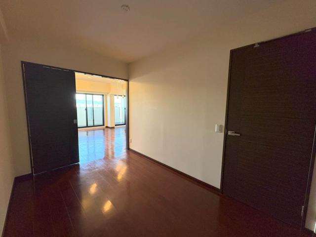 リビング以外の居室  写真撮影日：2025-11-16