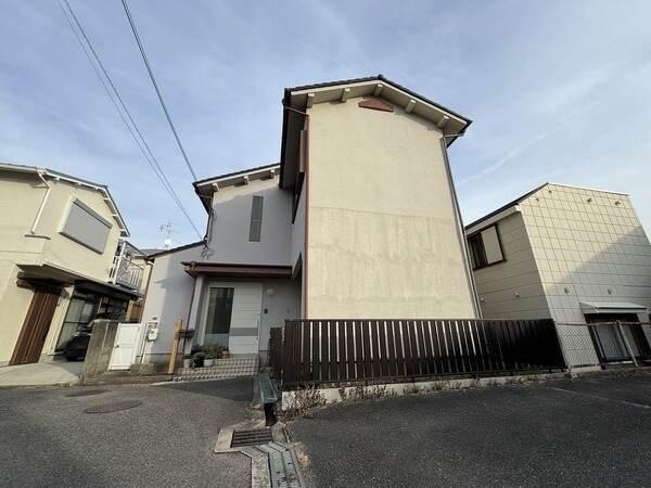 トイレ・洗面台が各階にございます。階を跨ぐ移動の手間が省け、利用の多い朝や来客時などにも便利です。