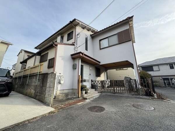 全居室に南面採光が確保された明るい住まいです。2階洋室は南側にバルコニーや出窓が配置されています。