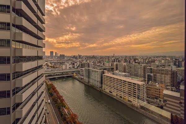 耐震性と快適な居住性を両立させる、竹中工務店の「Super Flex Wall」が採用されています。