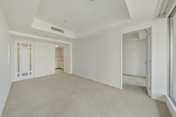 LDは約10.6帖。キッチンは独立型のため生活感が出にくく、ゆったりと過ごせるくつろぎの空間に。