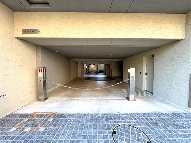 駐車場(共用設備)  写真撮影日：2025-11-30