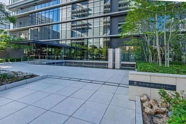 2017年10月築、三菱地所レジデンス他3社の分譲マンション。総戸数894戸の大規模レジデンス。