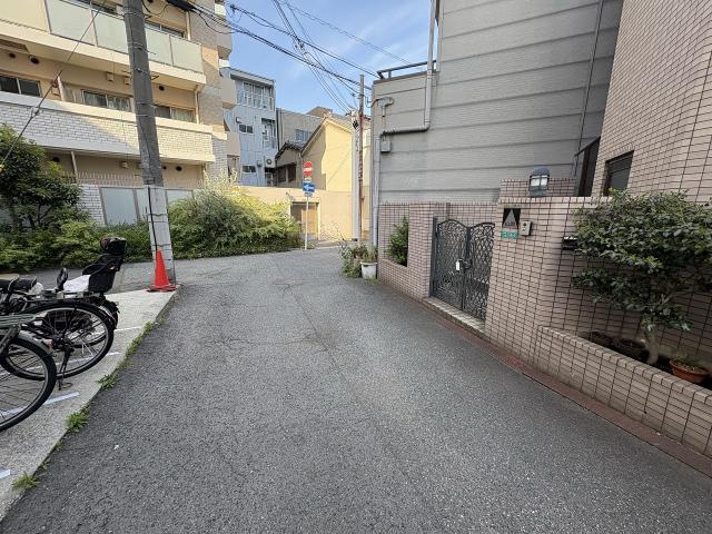 前面道路含む現地写真  写真撮影日：2025-12-05