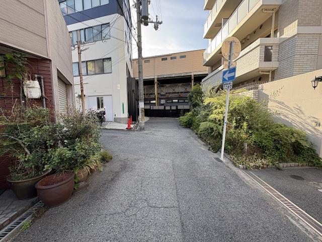 前面道路含む現地写真  写真撮影日：2025-12-05