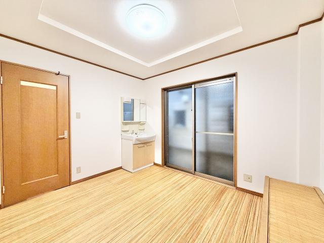 リビング以外の居室  写真撮影日：2025-12-01