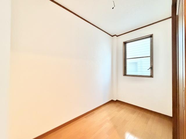 リビング以外の居室  写真撮影日：2025-12-01