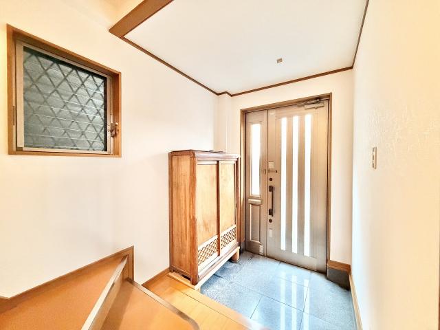 玄関  写真撮影日：2025-12-01