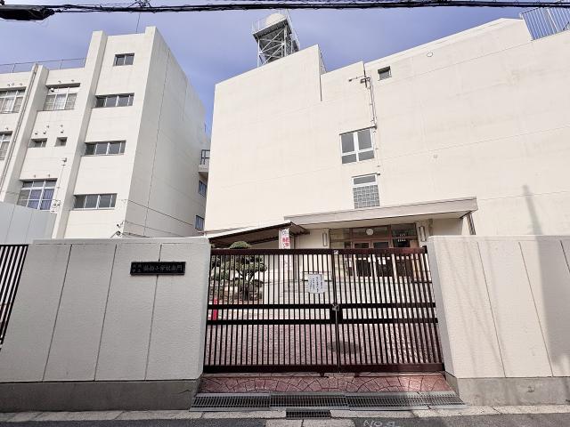 鶴橋小学校 450m 写真撮影日：2025-12-01