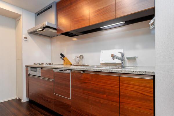 食器洗浄乾燥機、浄水機、ディスポーザー搭載のキッチン。備品は売買対象外です。