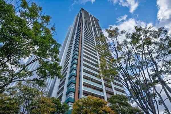 RC造・鉄骨造(一部)地上45階建て34階部分、南・東向き角住戸。4沿線5駅利用可能な便利な住環境。