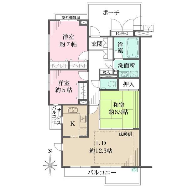 南向き三方角住戸につき、陽当り・通風良好。広々設計の専用ポーチには、トランクルームが備わっています。