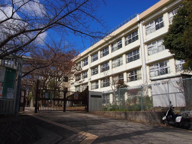 豊中市立東泉丘小学校 650m 写真撮影日：2026-01-22