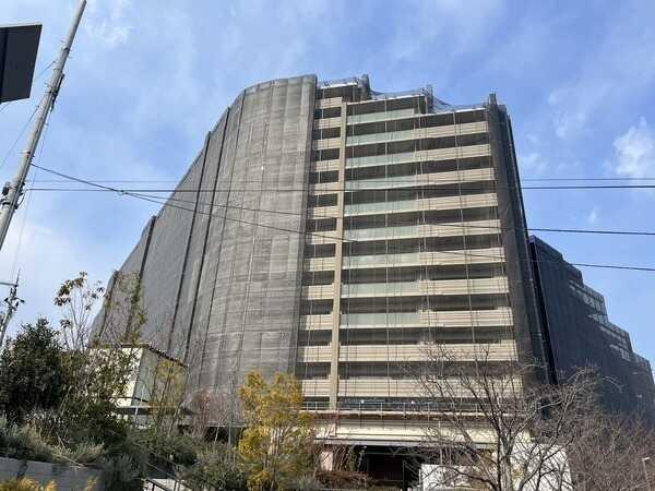 北大阪急行線「千里中央」駅まで徒歩10分。新幹線や飛行機利用もしやすい交通利便性が高い立地です。