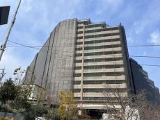 北大阪急行線「千里中央」駅まで徒歩10分。新幹線や飛行機利用もしやすい交通利便性が高い立地です。