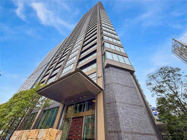 最寄り駅徒歩4分、6線7駅利用可能な立地。大林組施工、41階建オール電化タワーレジデンス。