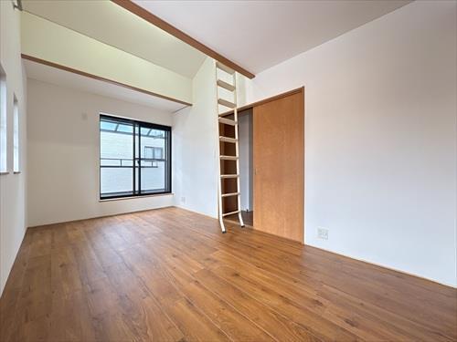 洋室約７．５帖