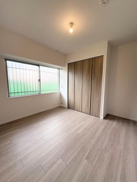 リビング以外の居室  写真撮影日：2025-11-07