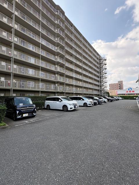 駐車場(共用設備)  写真撮影日：2025-11-07