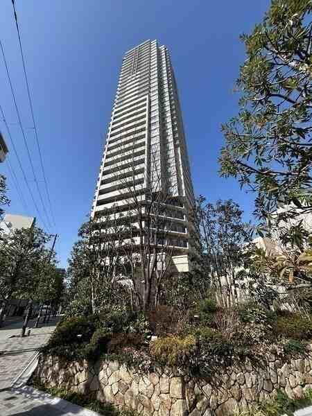 三菱地所レジデンス他分譲。36階建免震構造タワーマンション。複数路線利用可能な便利な立地です。