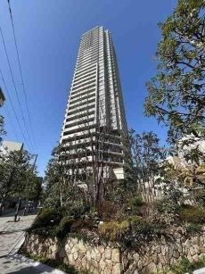 三菱地所レジデンス他分譲。36階建免震構造タワーマンション。複数路線利用可能な便利な立地です。