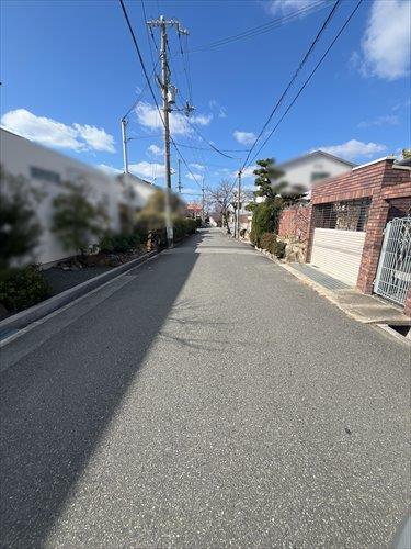 前面道路（東側より）