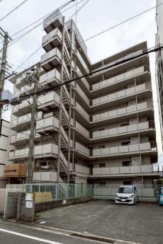 阪神本線「姫島」駅徒歩3分の立地です。毎日の通勤通学、休日のお出かけなどの際にも便利です。