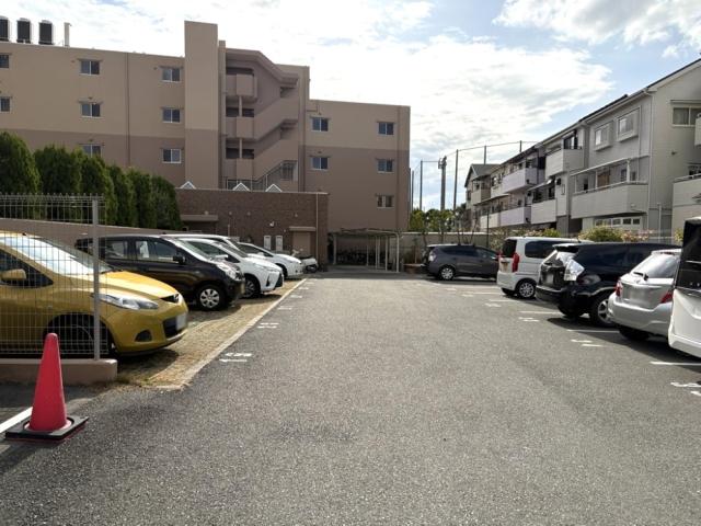 駐車場(共用設備)  写真撮影日：2026-03-07