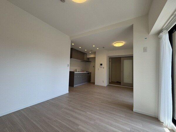 2026年3月、水回り設備新調や全室クロス張替等リフォーム実施。綺麗な室内で新生活を始められます。