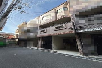 外観３と前面道路