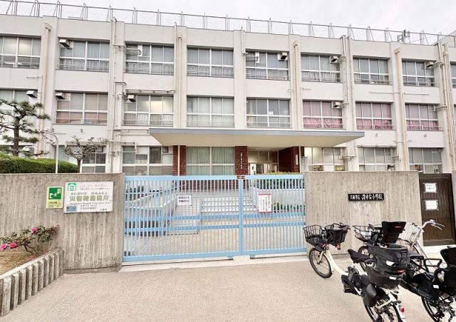 清水丘小学校 560m 写真撮影日：2026-03-13