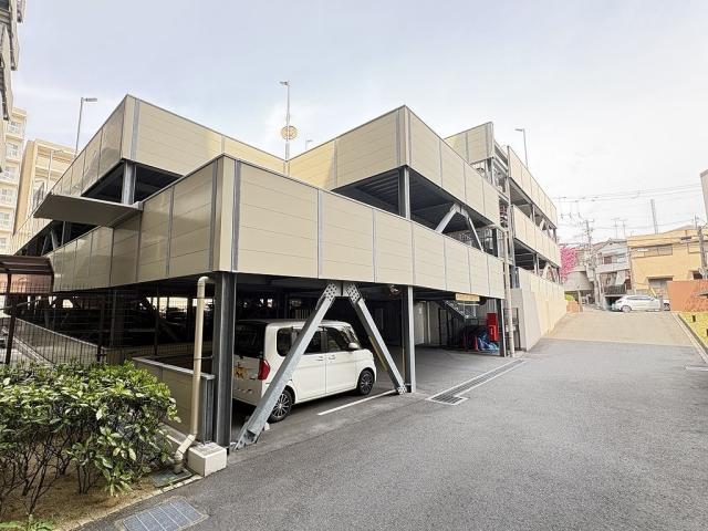 駐車場(共用設備)  写真撮影日：2026-04-01