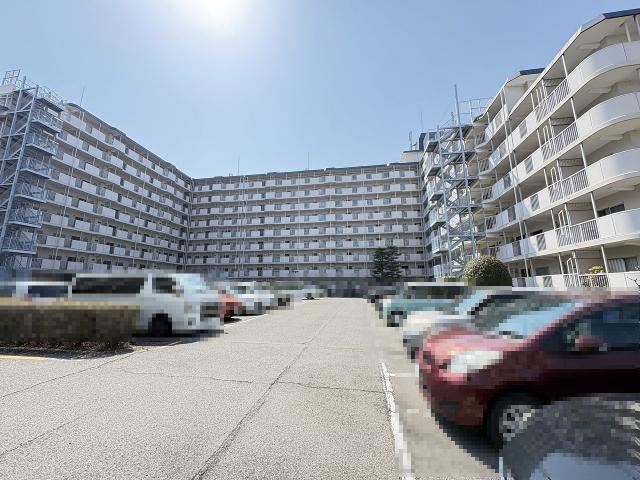 駐車場(共用設備)  写真撮影日：2026-03-28