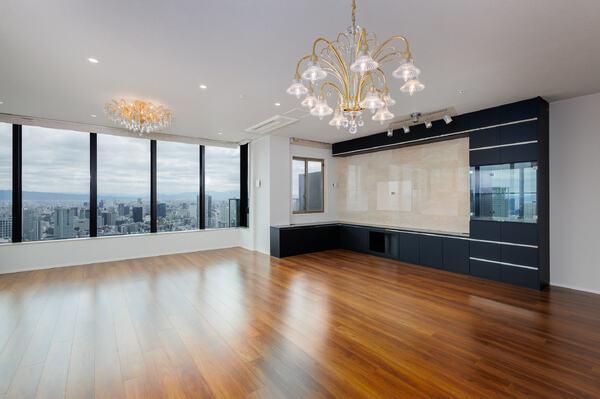 ワイドスパン設計×天井高2.5m以上につき、開放感があります。ゆったりとおくつろぎいただけます。