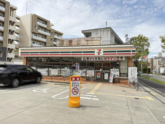セブンイレブン千里万博公園西口店 350m 写真撮影日：2026-04-10