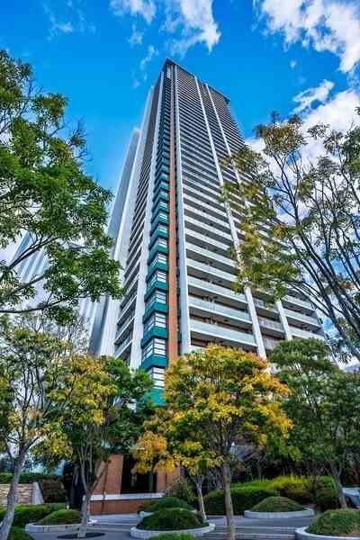 JR東西線「新福島」駅徒歩5分、阪神本線「福島」駅徒歩9分、「野田」駅徒歩8分他、複数沿線利用可能。