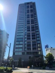 大阪メトロ御堂筋線・谷町線「天王寺」駅まで徒歩3分。地上25階建、免震構造タワー型マンションです。