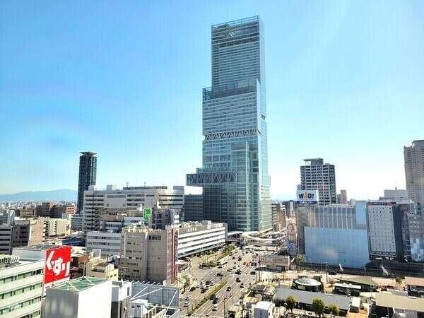 リビングからの眺望(南側)です。晴れた日には、青空の下聳え立つ「あべのハルカス」が望めます。