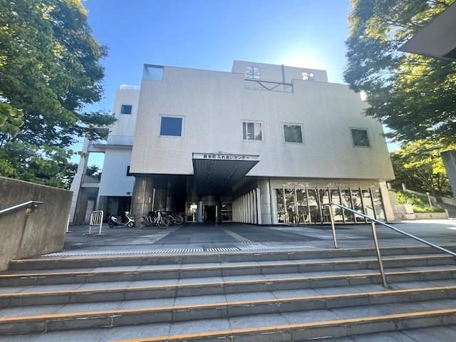 町立図書館 390m 写真撮影日：2026-04-18