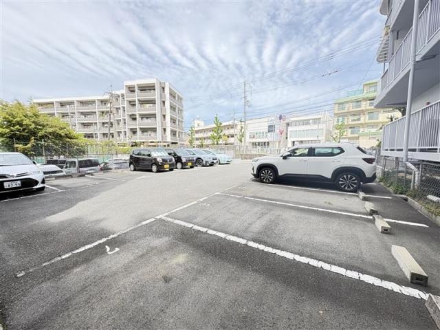 駐車場(共用設備)  写真撮影日：2026-04-26